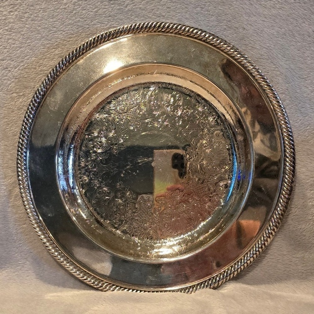 Wm. Rogers Silverplate‎ Round Etched Serving Tray Gadroon Edge Plate 10.25"